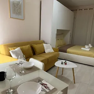 Sindi's Daily Appartamento Durrës